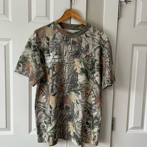 Los Sundays Give me Tequila and country Music Woodland Camo Tee medium NWT